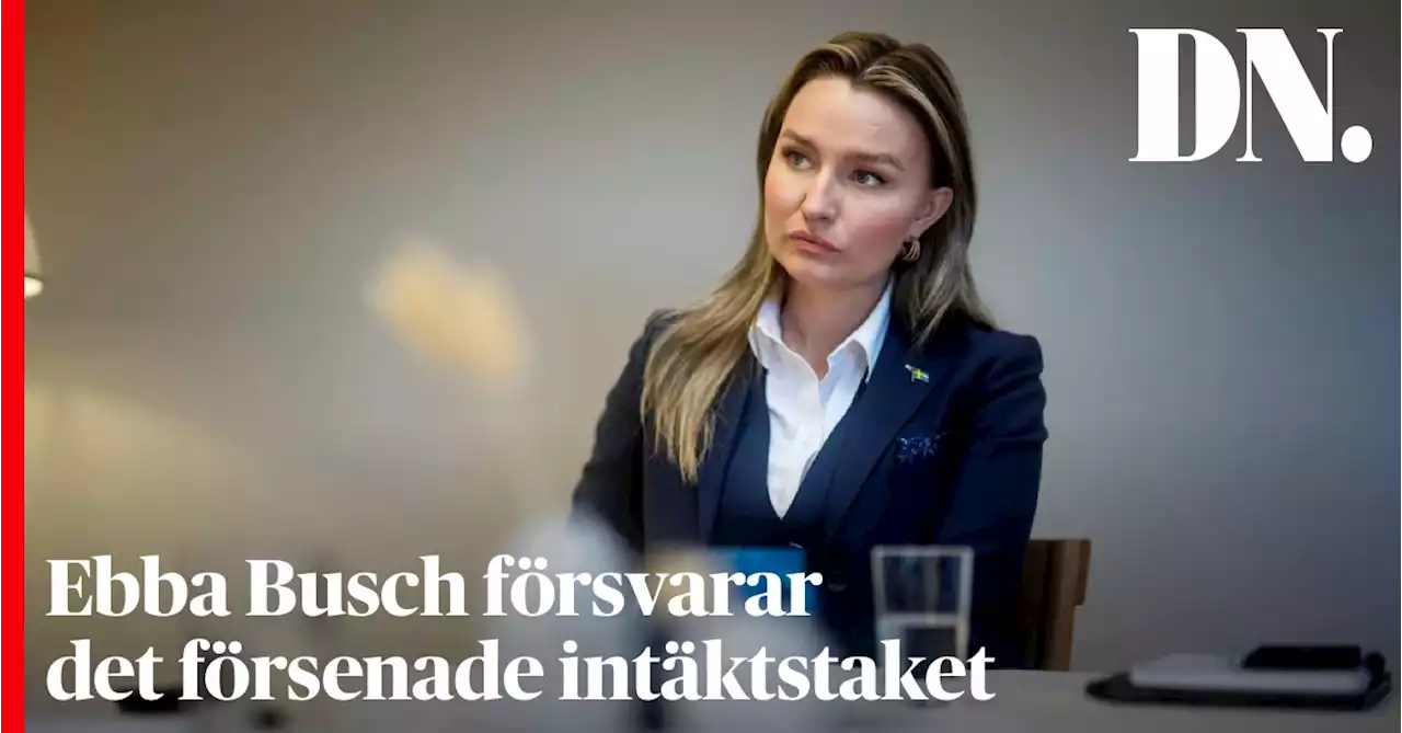 Ebba Busch försvarar det försenade intäktstaket