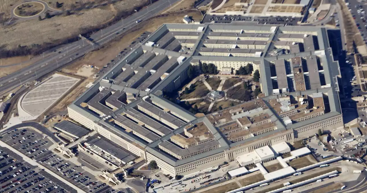 Pentagon investigating leak of emails from Defense Department server