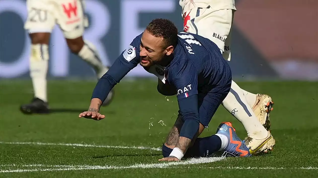 Neymar, blessé contre Lille, souffre d'une entorse de la cheville avec des 'lésions ligamentaires'