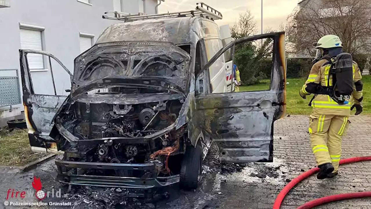 D: Gasflasche von in Brand stehenden Kleintransporter in Grünstadt geborgen