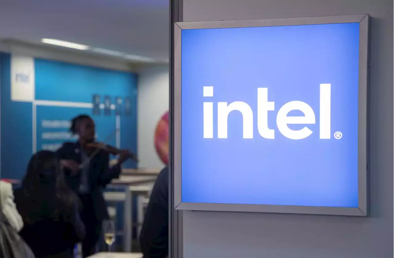 U.S. chip maker Intel to lower quarterly dividend in bid to conserve cash