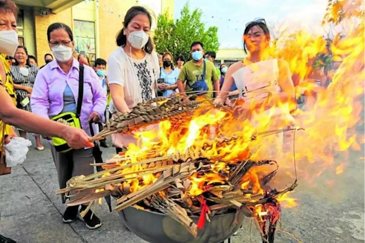 Catholics to be marked again with ash on forehead