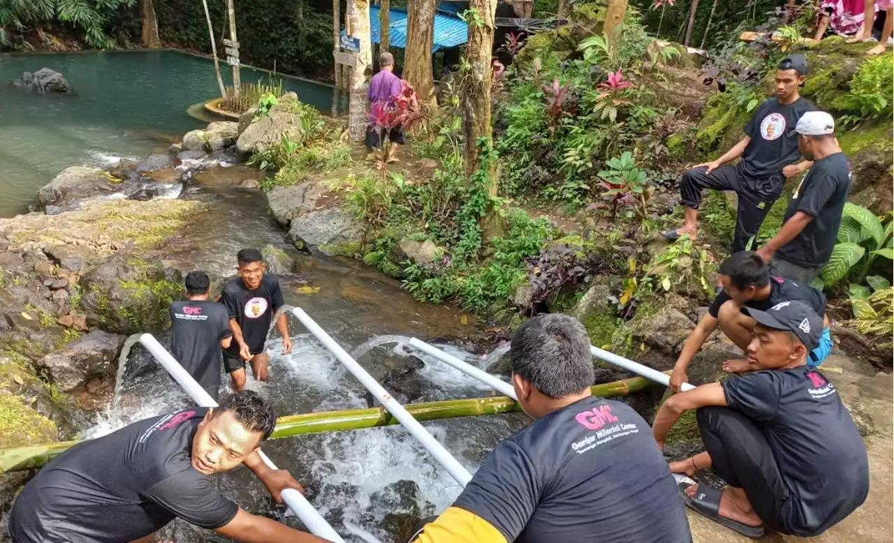 Ganjar Milenial Center Bersama Komunitas Motor Percantik Goa Sodong