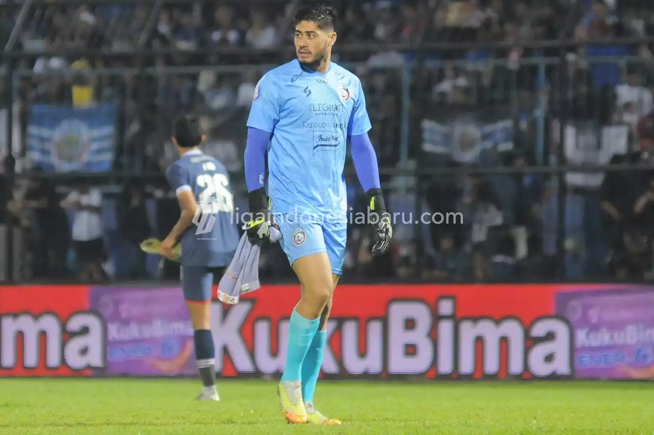 Terjawab Sudah Alasan Arema FC Cadangkan Adilson Maringa, Simak!