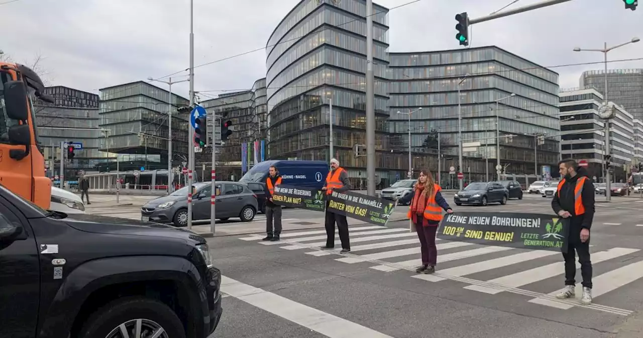 Drei Blockaden: 'Letzte Generation' legt Ölspur am Verteilerkreis