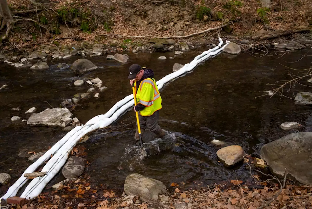 EPA orders rail company to clean up toxic Ohio spill