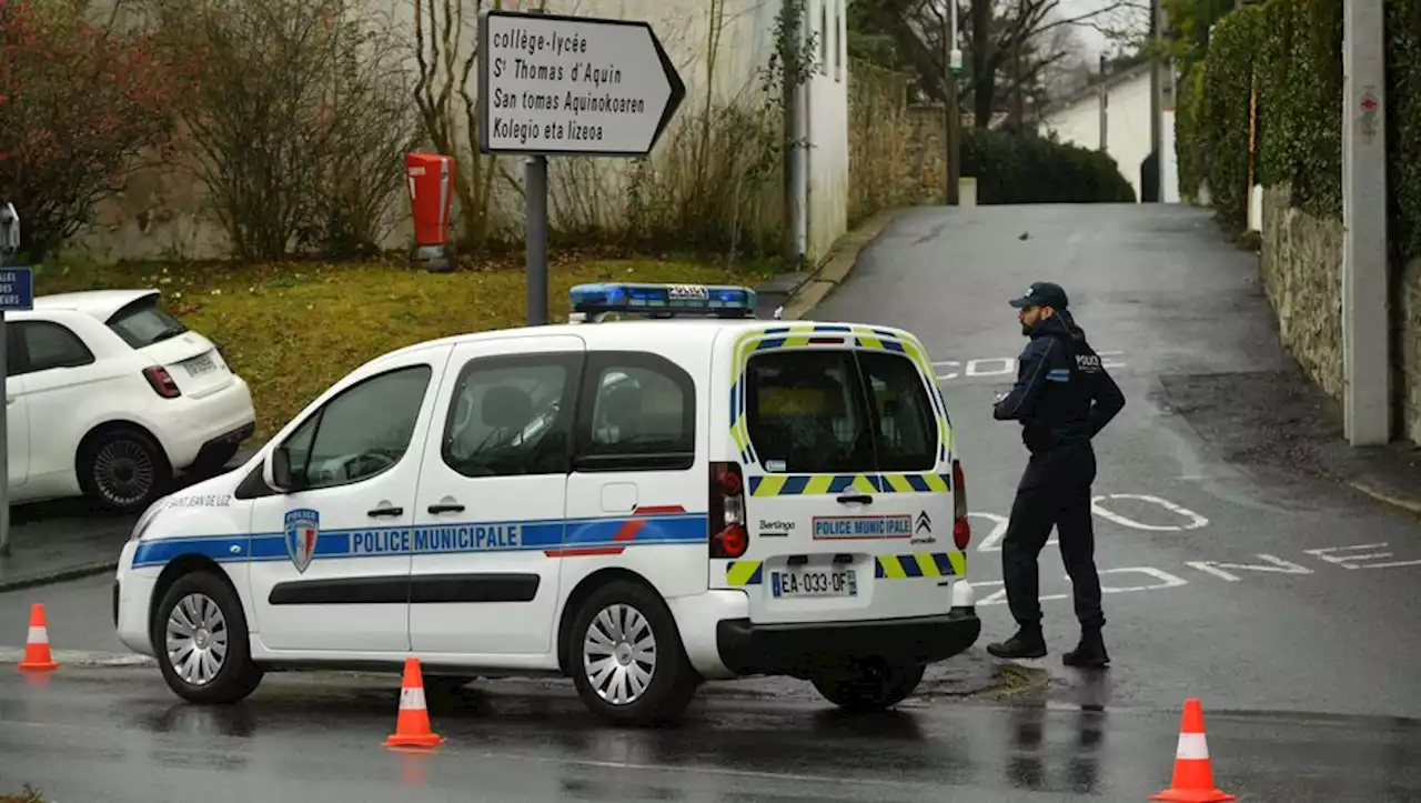 Professeure tuée par un lycéen à Saint-Jean-de-Luz : l'élève, 'très calme', a agi 'sans rien dire' selon un témoin