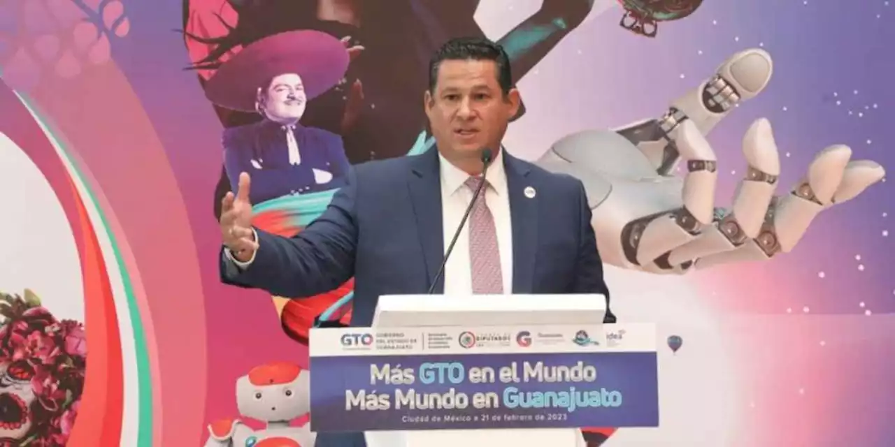 Diego Sinhue inaugura muestra sobre Guajanuato en la Cámara de Diputados