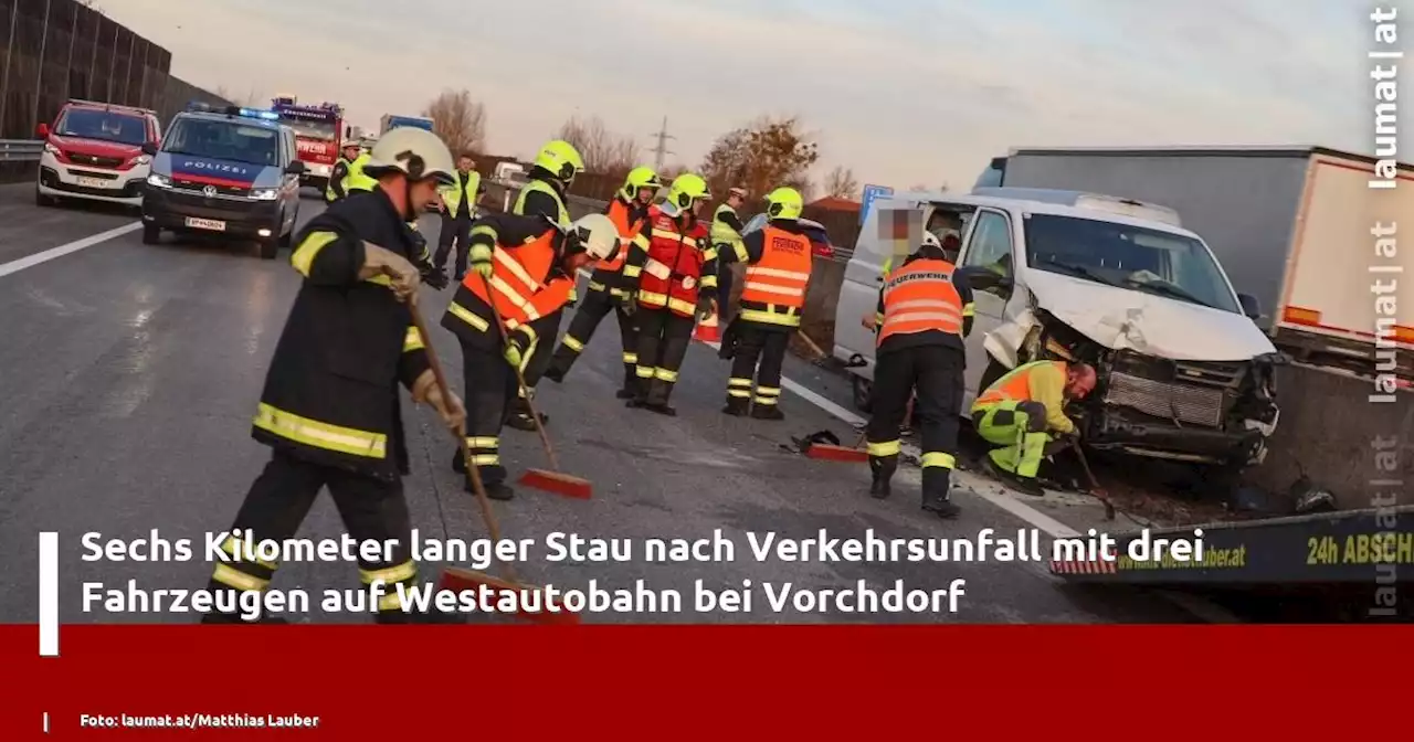 Sechs Kilometer langer Stau nach Verkehrsunfall mit drei Fahrzeugen auf Westautobahn bei Vorchdorf | laumat|at