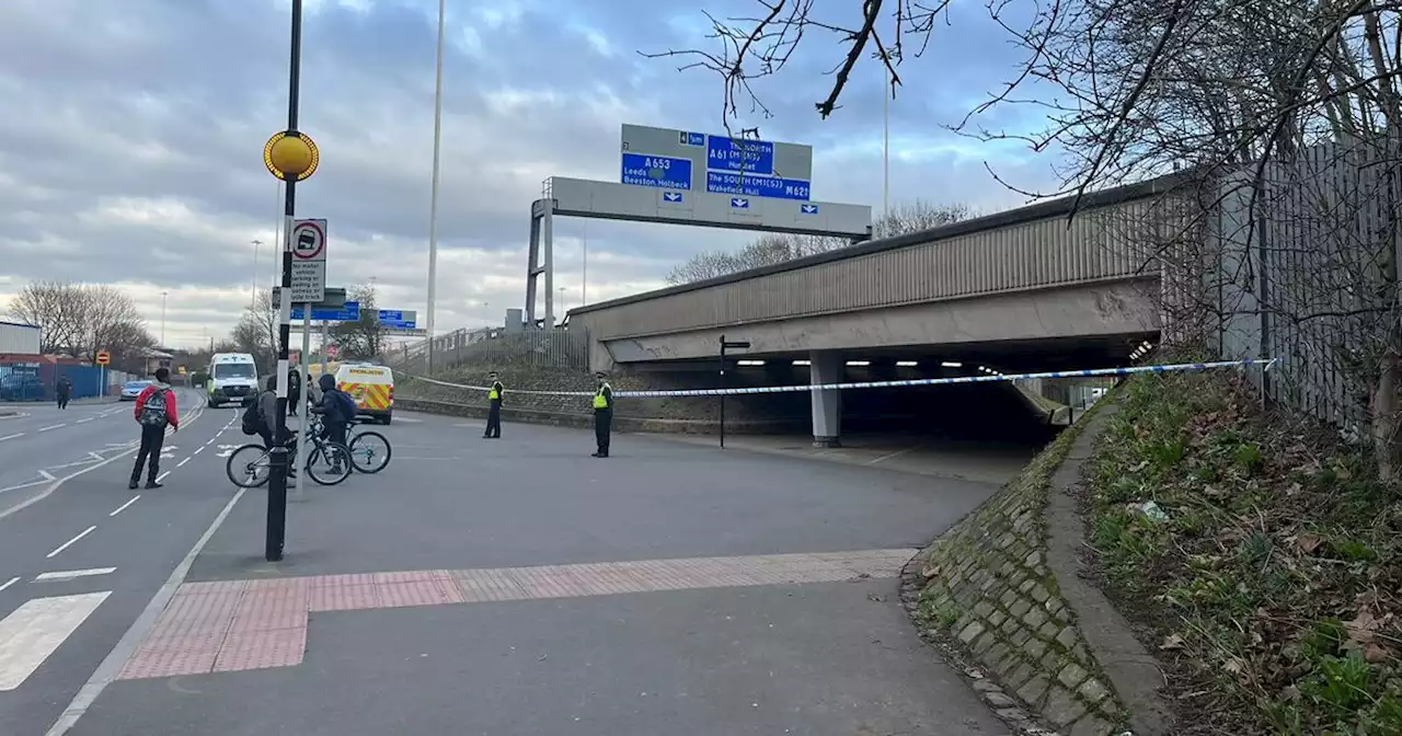 Police hunting for three men after teen stabbed in face in Holbeck street