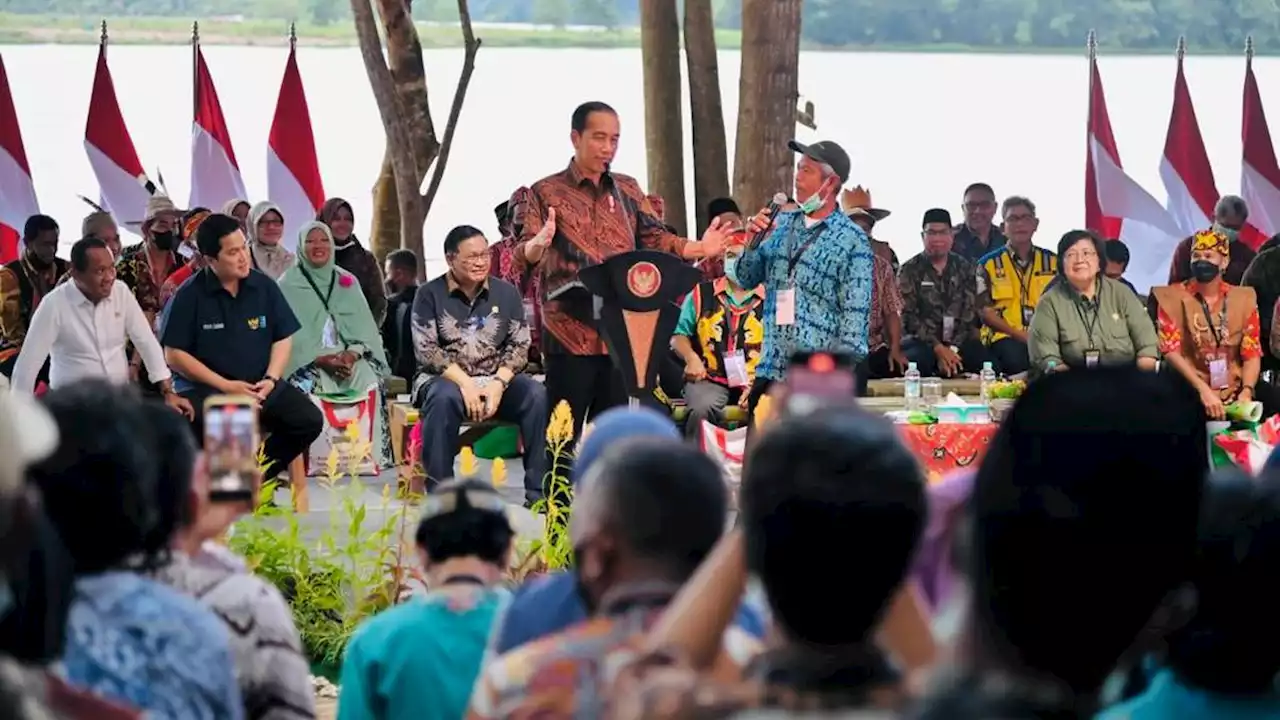 Serahkan SK Hutan Sosial dan TORA, Jokowi: Jangan Ditelantarkan