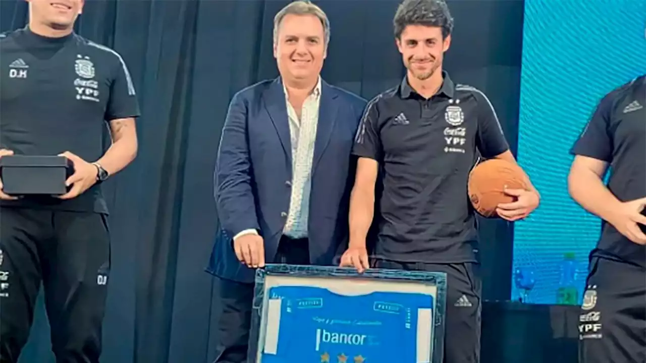 Pablo Aimar fue homenajeado en su Río Cuarto natal | El ayudante de Lionel Scaloni viajó para un amistoso con la sub 15