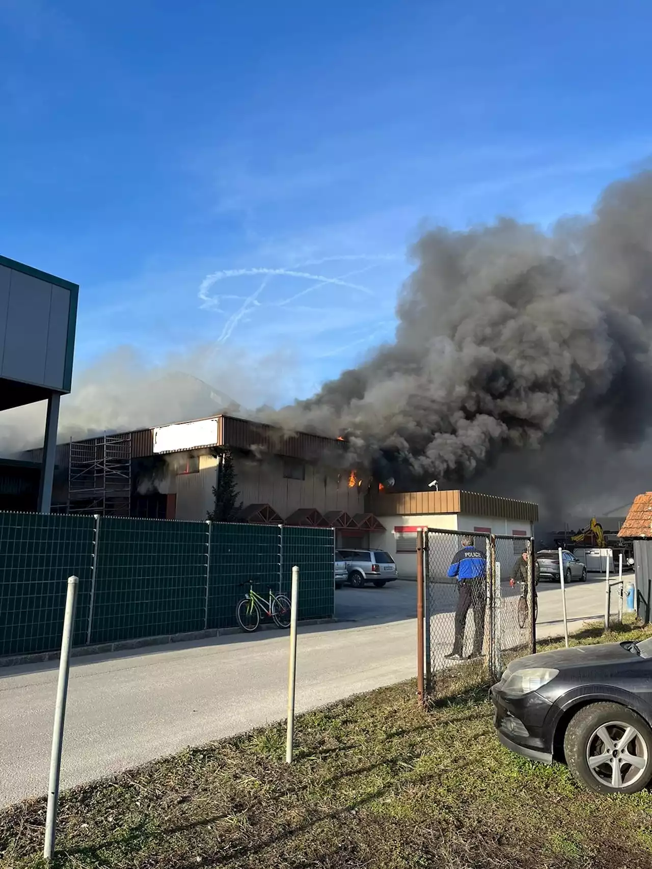 Ardon VS: Brand in Werkstatt – drei Personen zur Kontrolle ins Spital gebracht