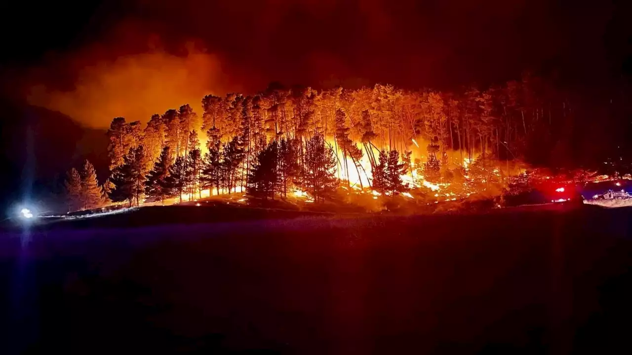 'You are in danger': Uncontrollable fire spreading north of Melbourne