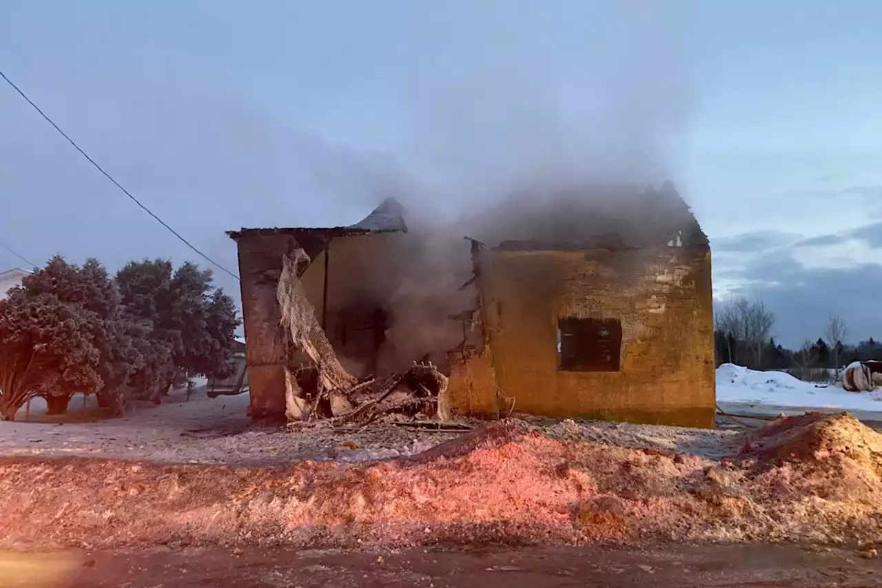 Overnight fire burns vacant Chelmsford-area home