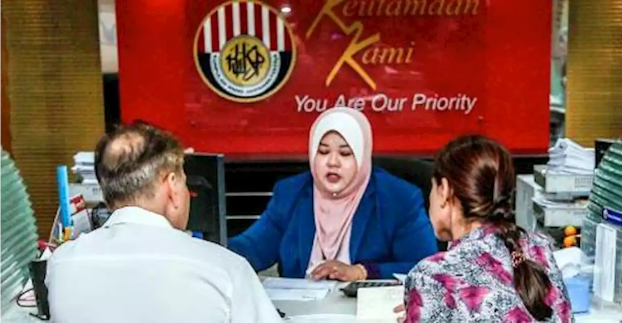 Stop exploiting EPF for political gains, says analyst