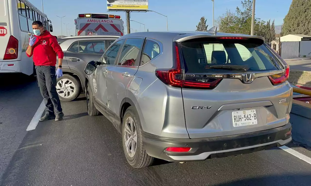 Choque en puente de la carretera Monterrey-Saltillo, paralizó el tráfico esta mañana