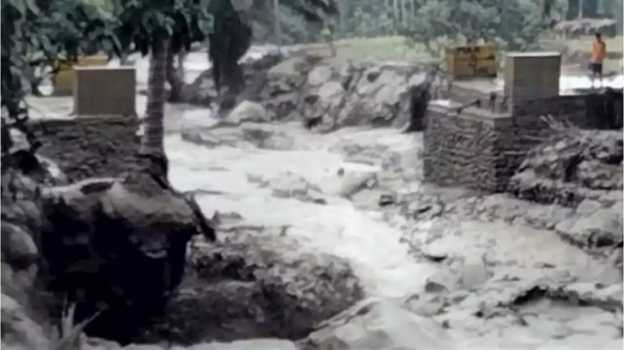 Banjir Bandang Terjang Pasaman Sumbar, Jalur Utama Terputus