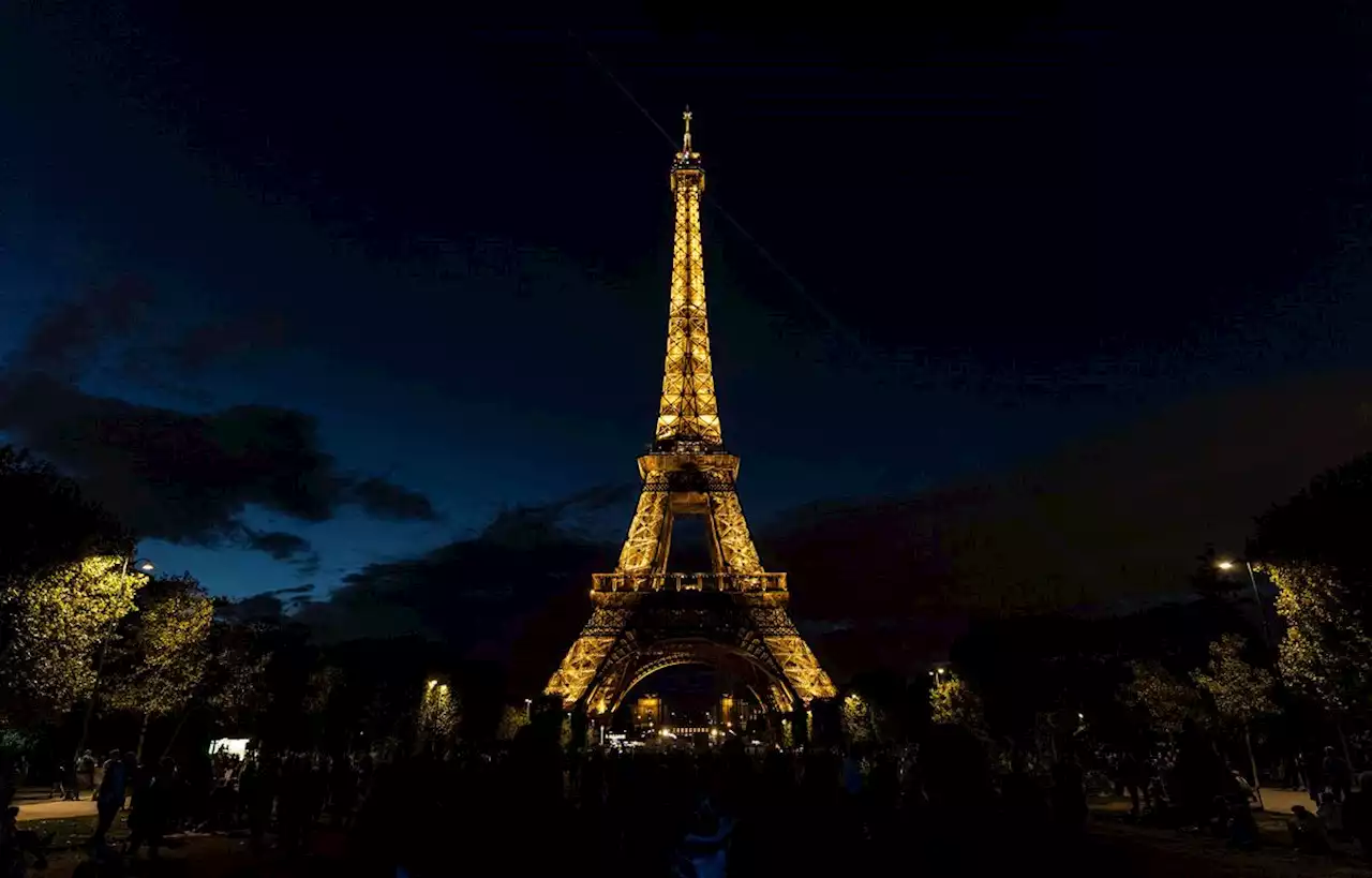 Le 23 février, la tour Eiffel illuminée en couleurs du drapeau ukrainien