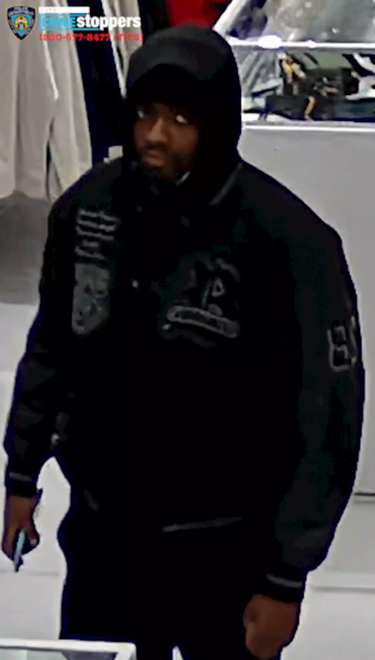 Armed thief swipes jackets from Melrose clothing store: NYPD – Bronx Times