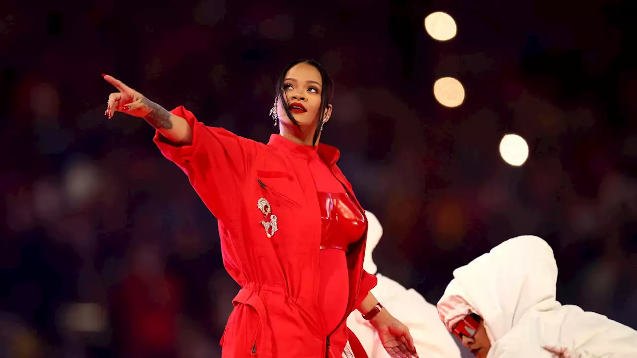 Superbowl: le tissu de la combinaison portée par Rihanna produit par une entreprise alsacienne