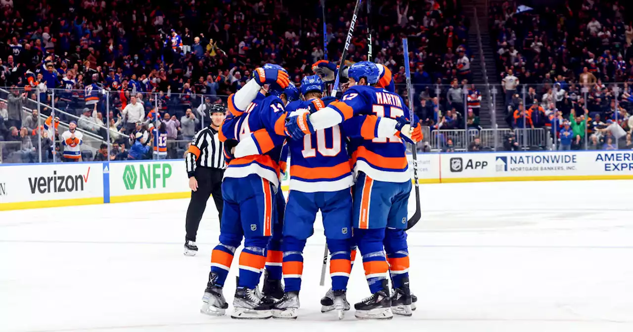 Holmstrom, Sorokin lead Islanders to win vs. Jets