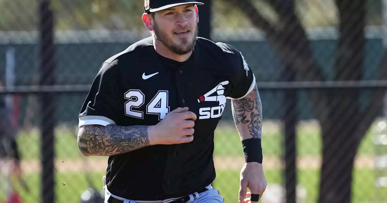 How working with the Blackhawks strength coach helped White Sox catcher Yasmani Grandal prepare his body after an injury-plagued 2022