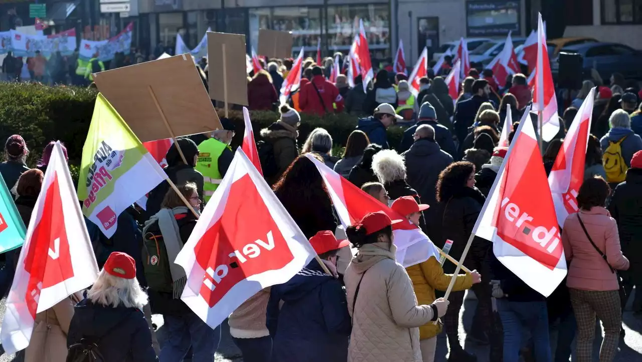 Tarifstreit im öffentlichen Dienst: Gewerkschaften lehnen Angebot ab