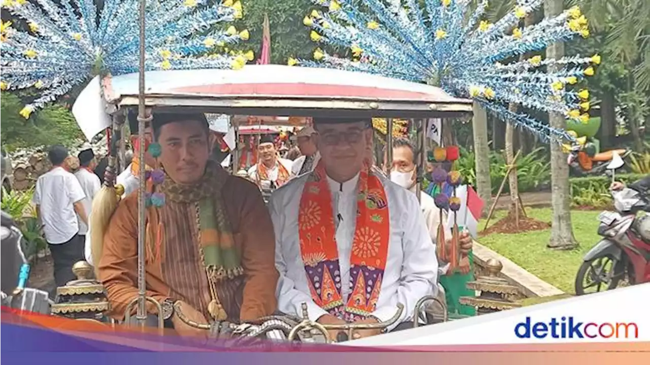 Anies Baswedan Naik Delman Menuju Deklarasi Capres PKS