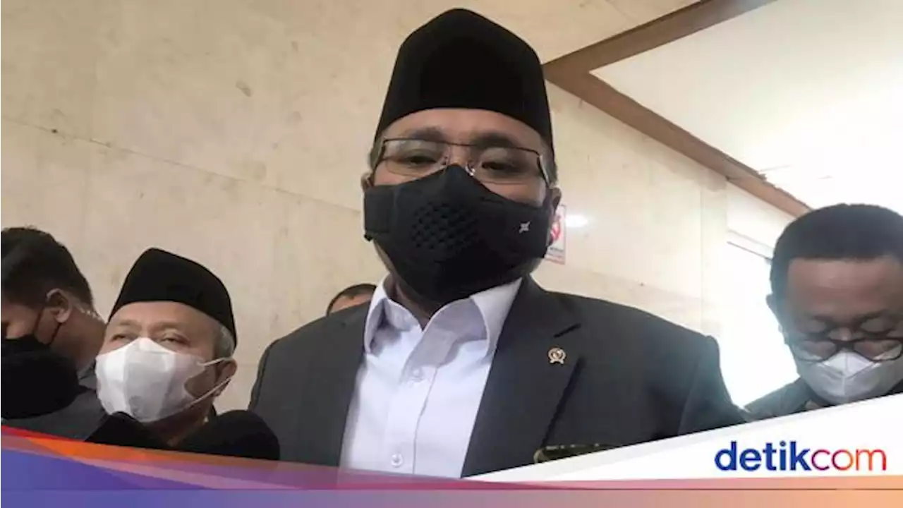 Menag Yaqut Jenguk Korban Dianiaya Anak Pejabat Pajak, Doakan Kesembuhan