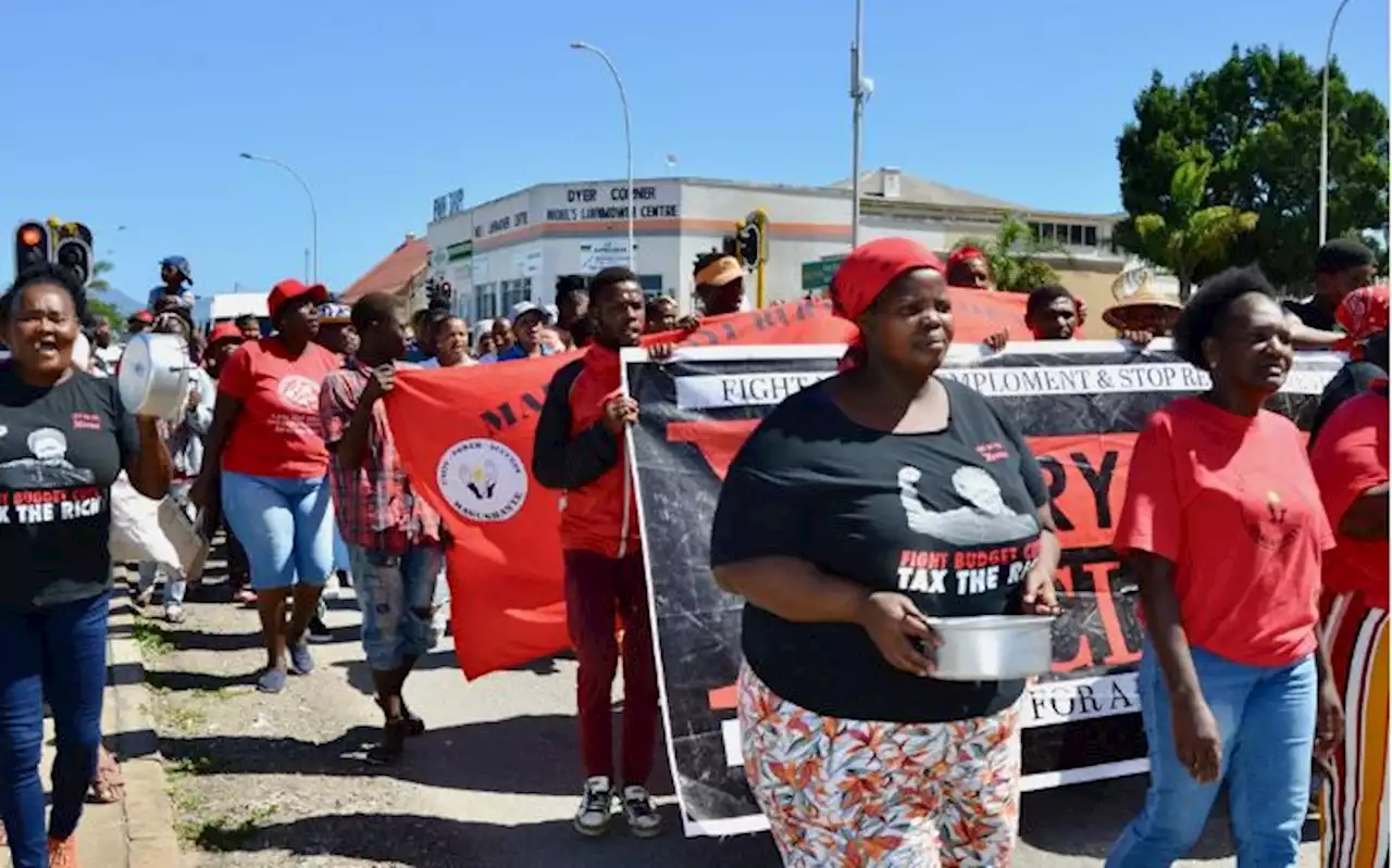 R350 grant 'less than the lunch of a minister's son', say Kariega protesters