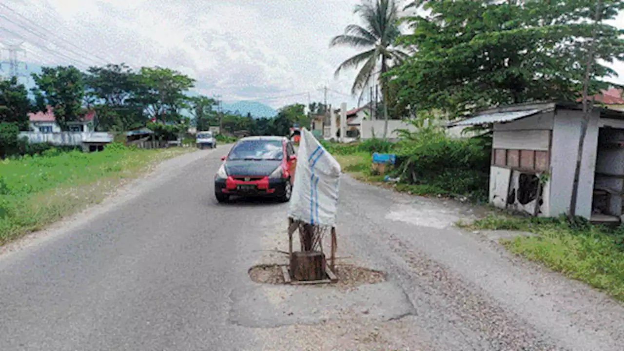 Jalan Lingkar Utara Tidak Terawat