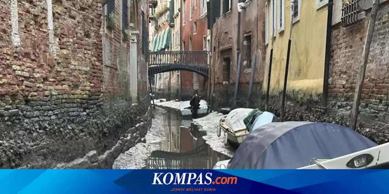 Air di Kanal Venesia Italia Mengering