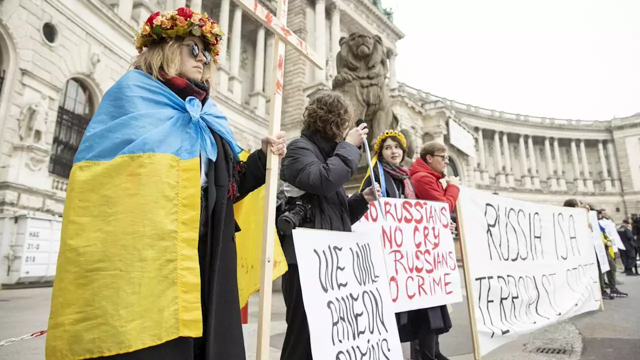 „Mörder“: Protest vor OSZE-Sitz in Wiener Hofburg