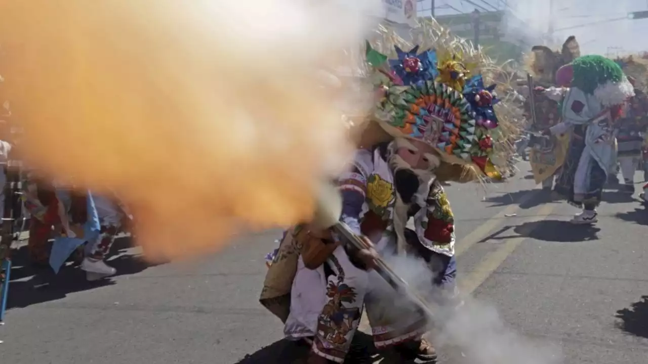 Asesinan a menor huehue con un mosquetón en violento carnaval de Puebla