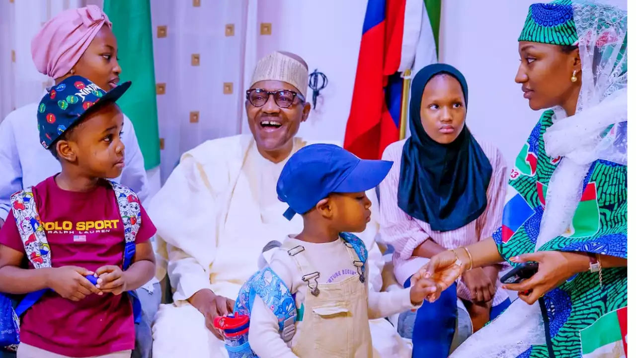 Buhari, Wife, Close Aides Arrive Daura For Presidential, NASS Elections