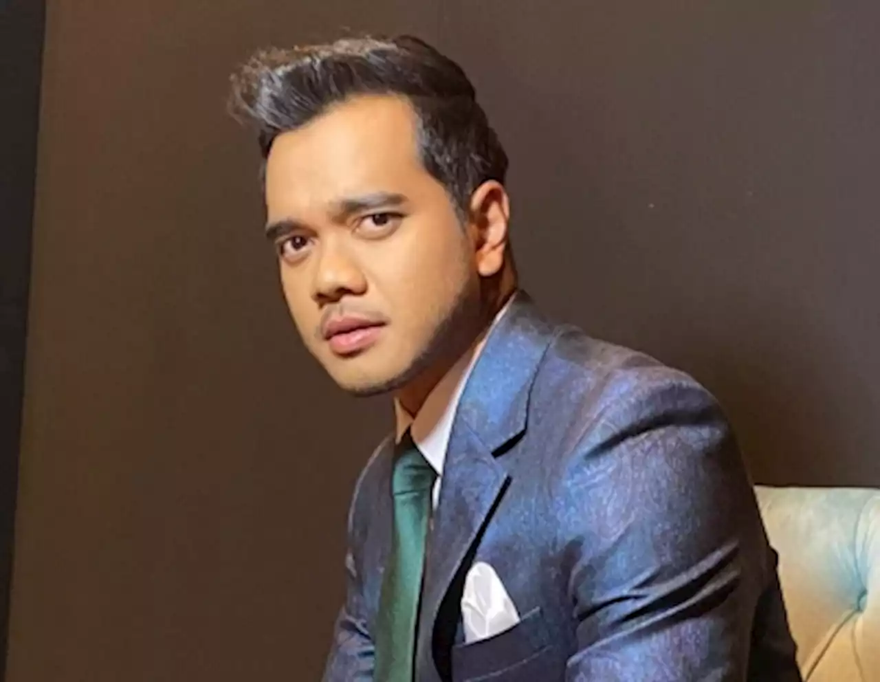 Celebrity Alif Satar uses sign language to communicate with person with disability, leaves fans in awe