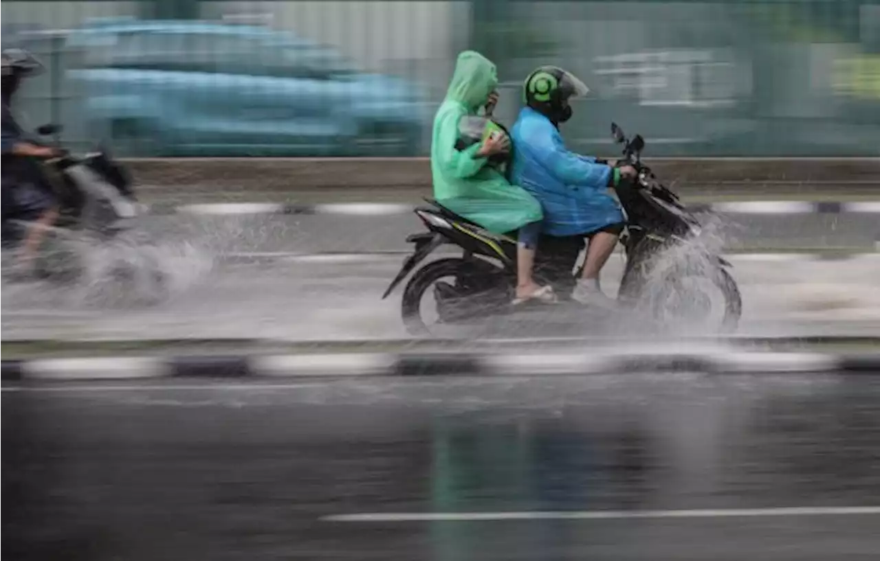 Hujan Guyur Jakarta Sejak Pagi, 8 Ruas Jalan Tergenang