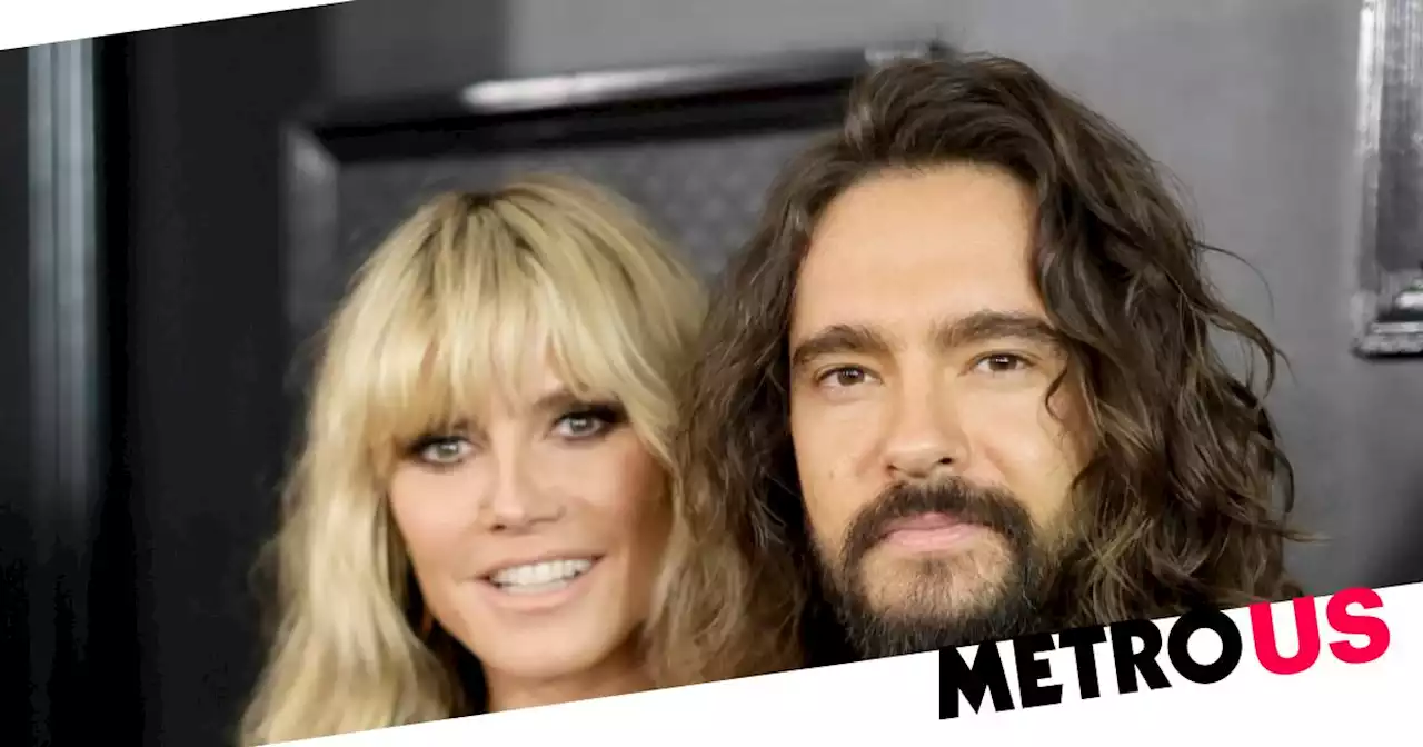 Heidi Klum poses with nothing on while hugging Tom Kaulitz and oh là là