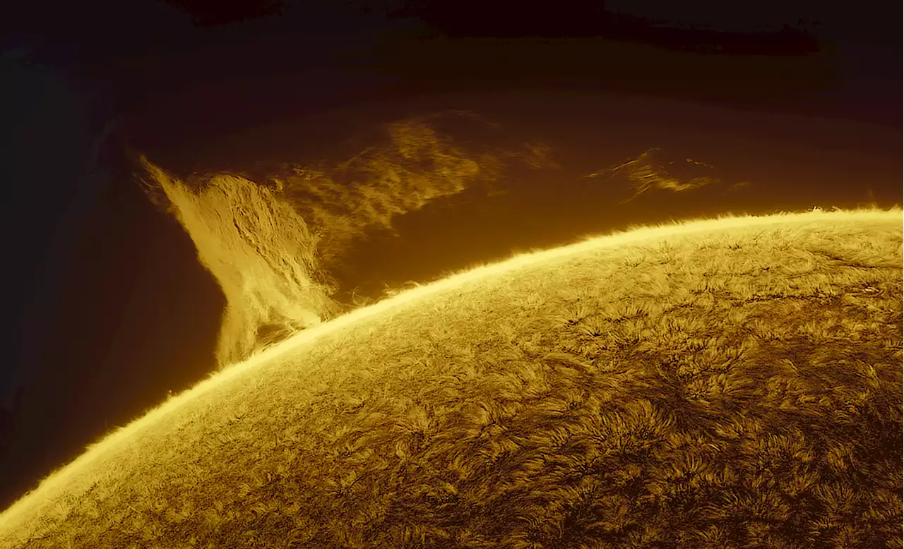 Massive explosion on surface of sun captured in breathtaking detail