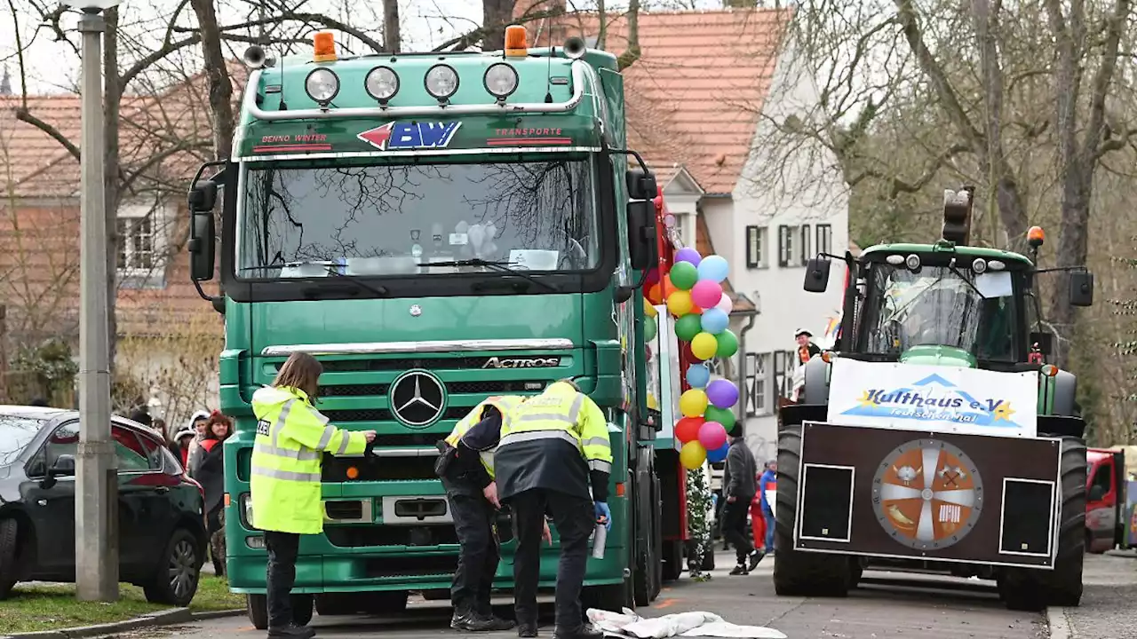 21-Jährige stirbt nach Unfall bei Rosenmontagsumzug