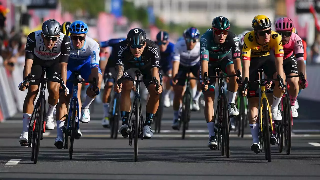 Kooij komt in UAE Tour net tekort voor eerste seizoenszege, Evenepoel blijft leider