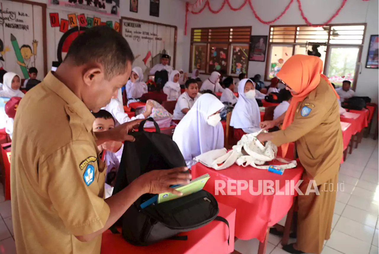 Guru Diminta Bimbing Siswa Gunakan Digital dengan Baik |Republika Online