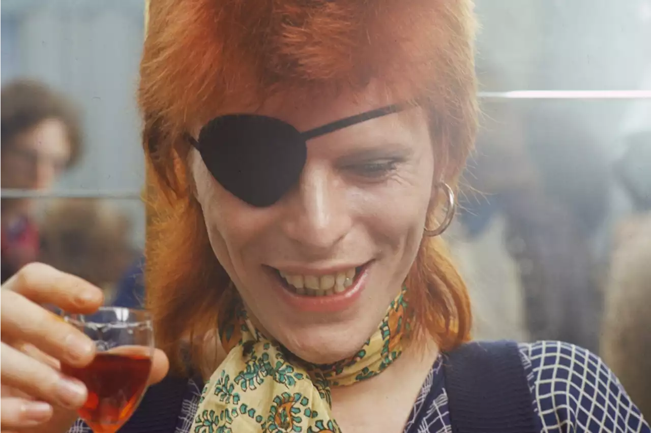 David Bowie's 80,000 Piece Archive Acquired by V&A Museum