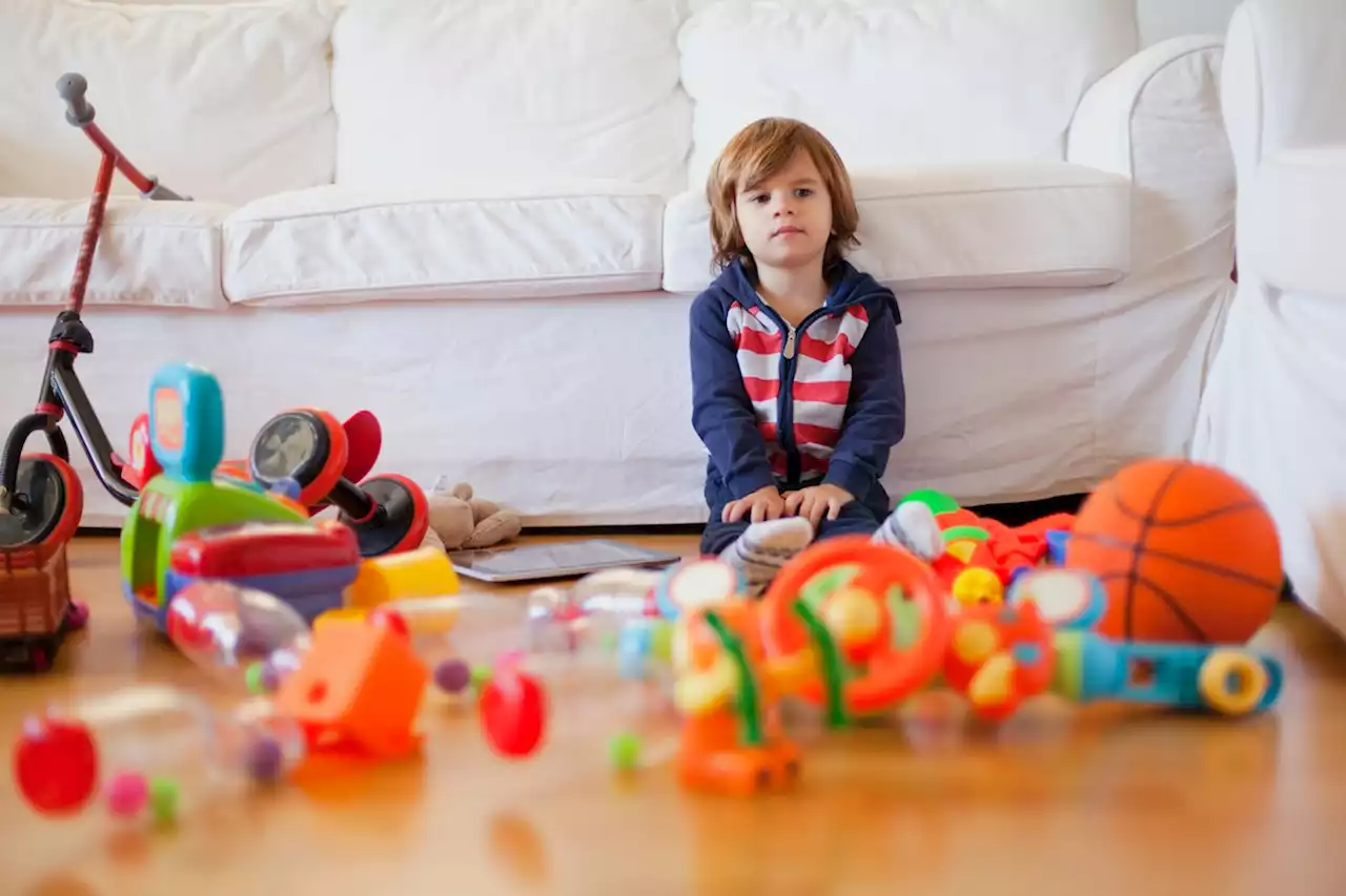 Does Your Kid Lose Interest In Toys Super Fast? Here's Why, Say Psychologists