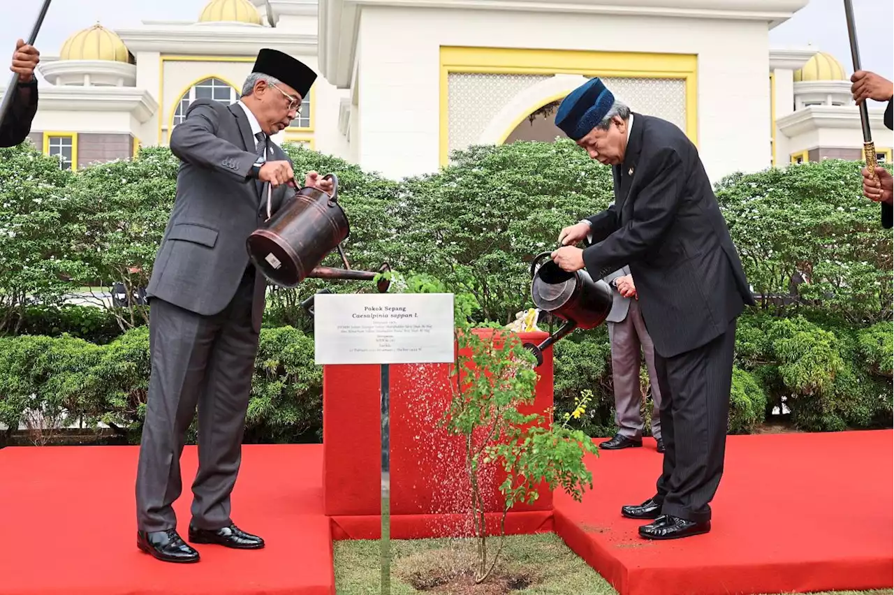 Selangor Ruler chairs Conference of Rulers meeting