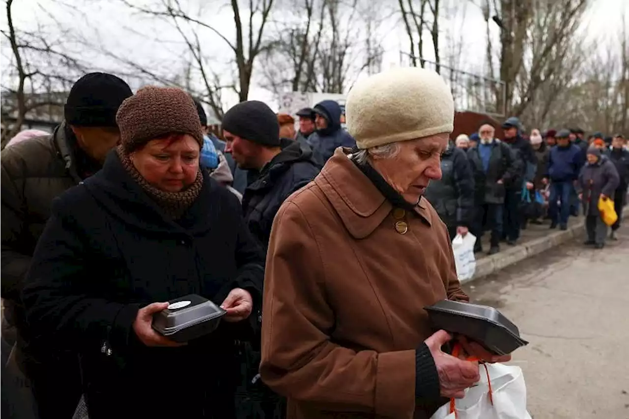 Despite dashed hopes, some in Ukrainian city Kherson refuse to leave