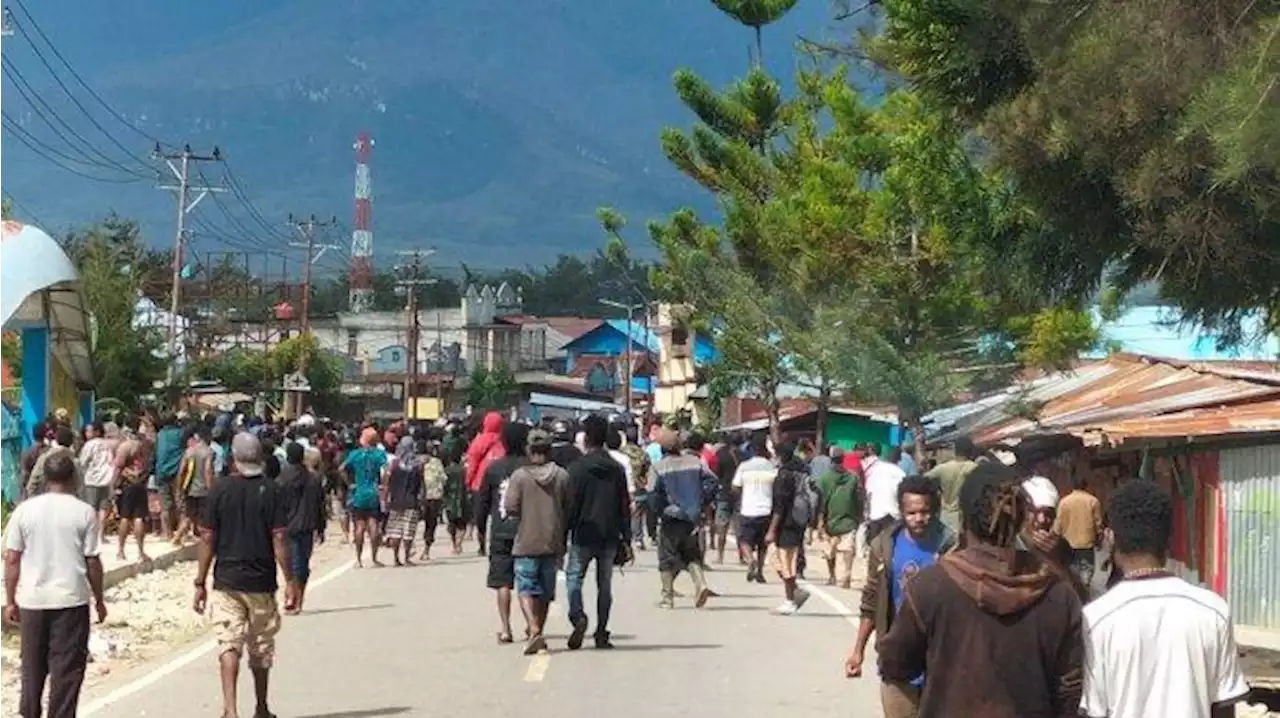 Detik-detik Massa Bakar Kios di Wamena Papua Pegunungan, Termakan Isu Penculikan Anak: Lihat Itu! - Tribun-papua.com