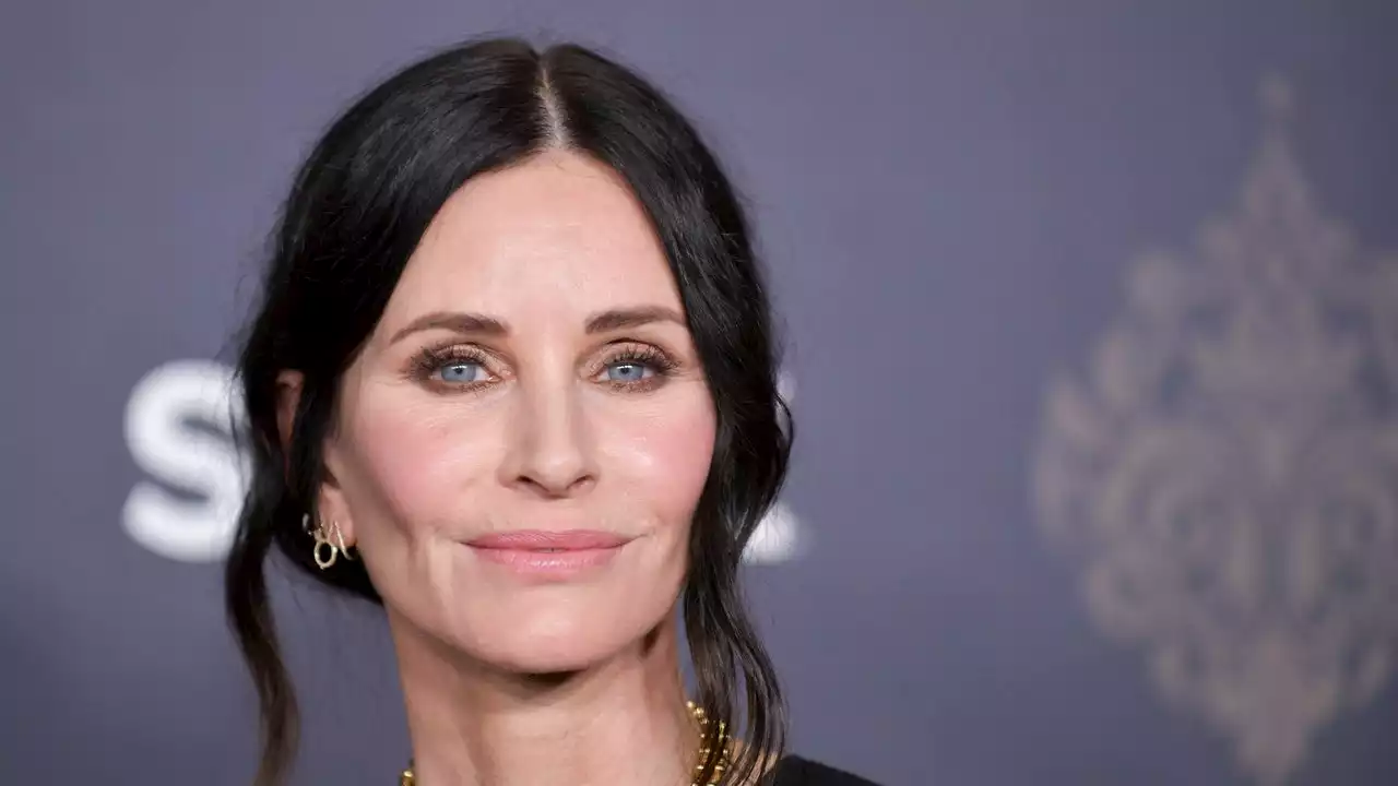 Courteney Cox Gives Herself a “Gen Z Girl” Makeover