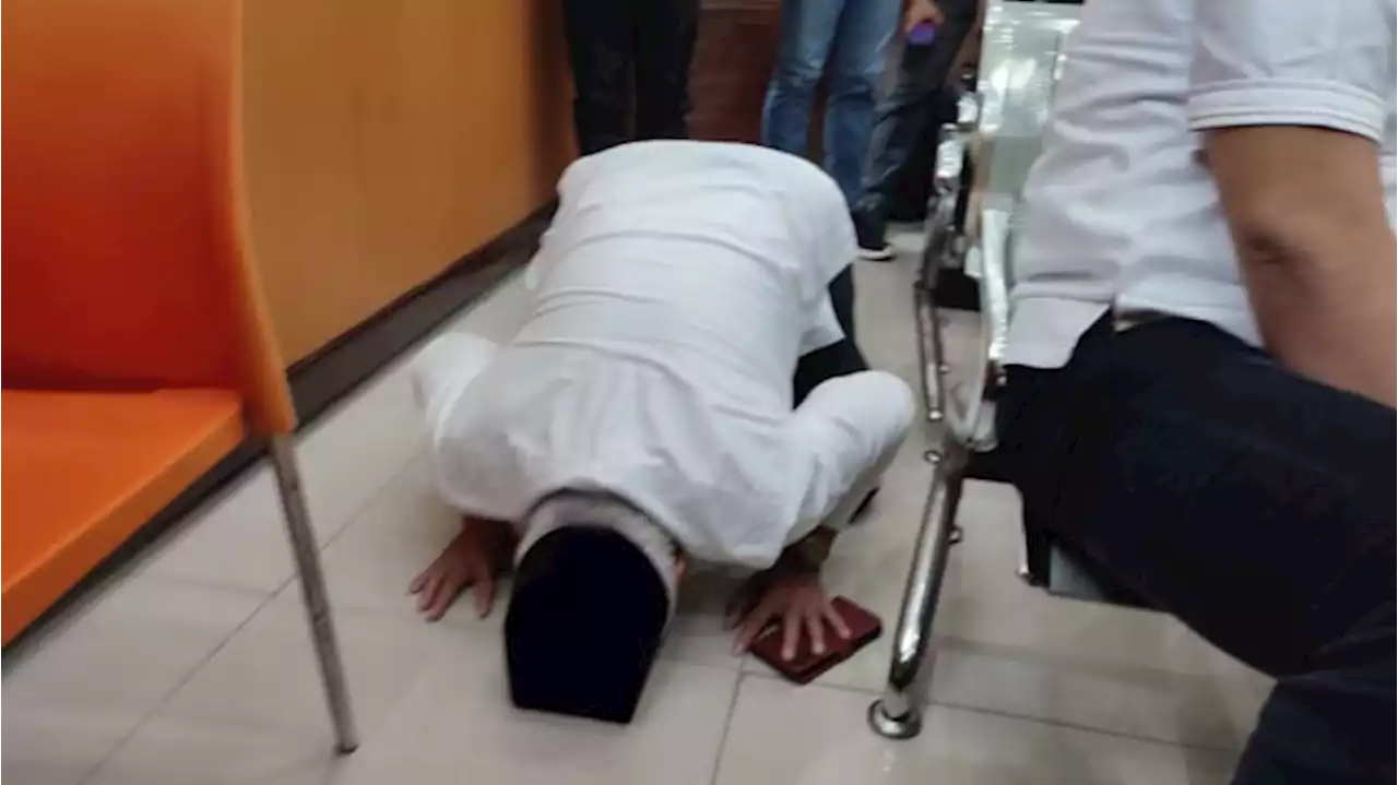 Arif Rachman Arifin Divonis 10 Bulan Penjara, Ayahanda Sujud Syukur di Ruang Sidang